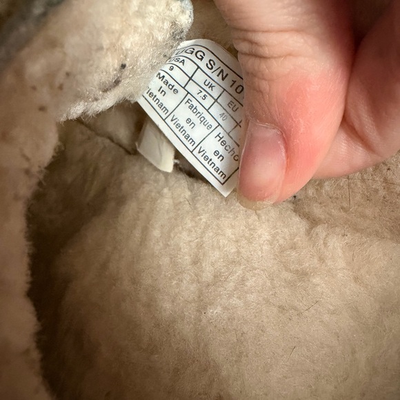 UGG Women's Brown Nikola - Picture 3 of 4